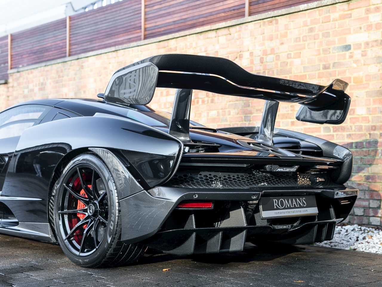 Πωλείται μια McLaren Senna με μόλις 11 χλμ - Autoblog.gr